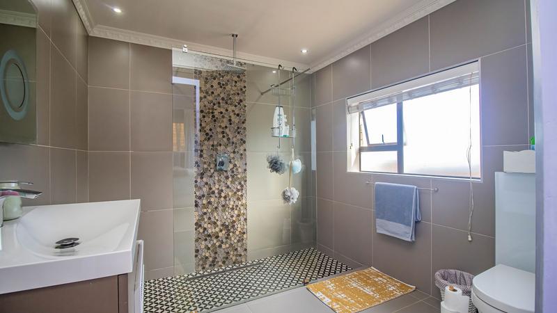 6 Bedroom Property for Sale in Dana Bay Western Cape